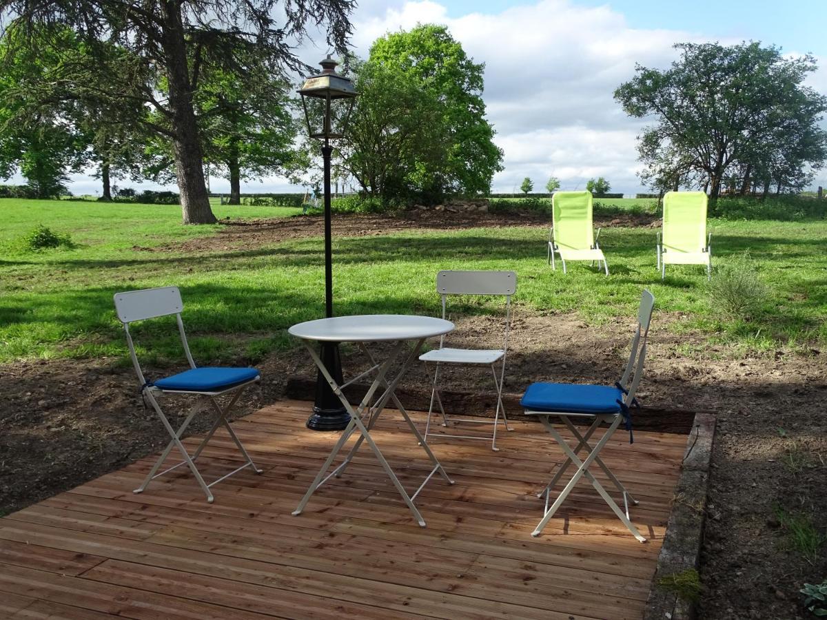 Bed and Breakfast L'Abrejou Le Donjon Esterno foto